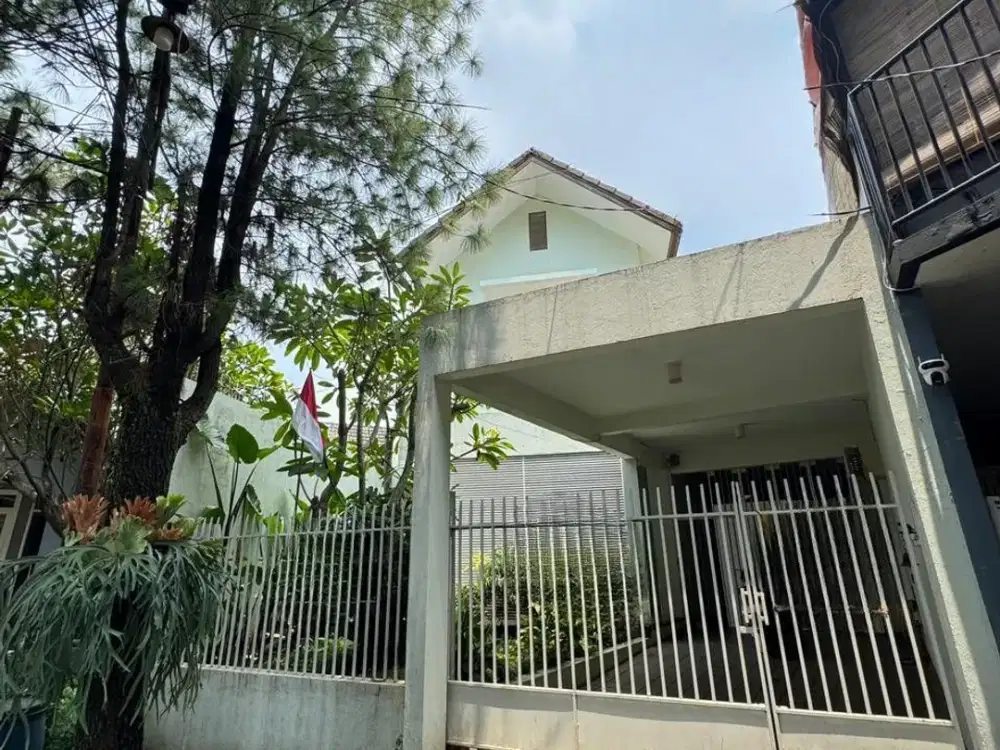 Rumah dengan Private Pool di Cinere, Siap Huni & Lokasi Strategis