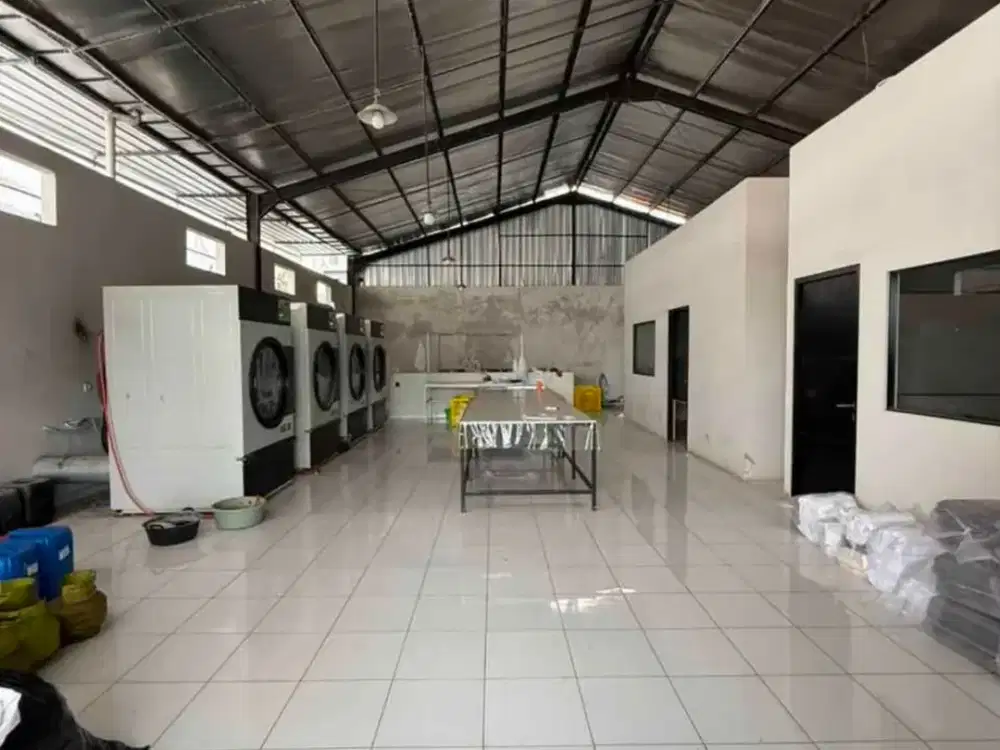 Dijual Gudang Konstruksi Baja dengan Kantor dan Mes Karyawan di Mahendradata Denpasar Barat