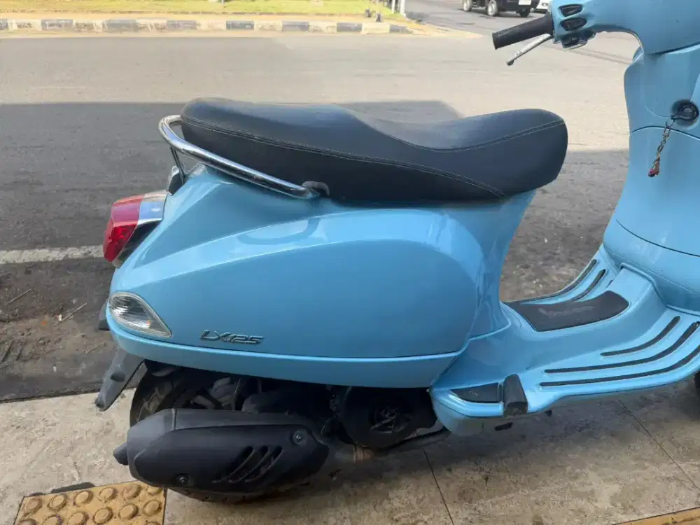 Vespa lx125 biru bagus