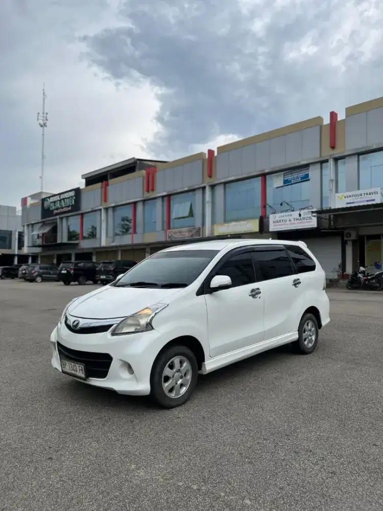 TOYOTA AVANZA VELOZ 2013