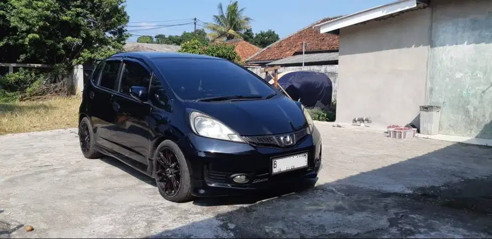 HONDA JAZZ  HITAM SYAHDU READY BOS