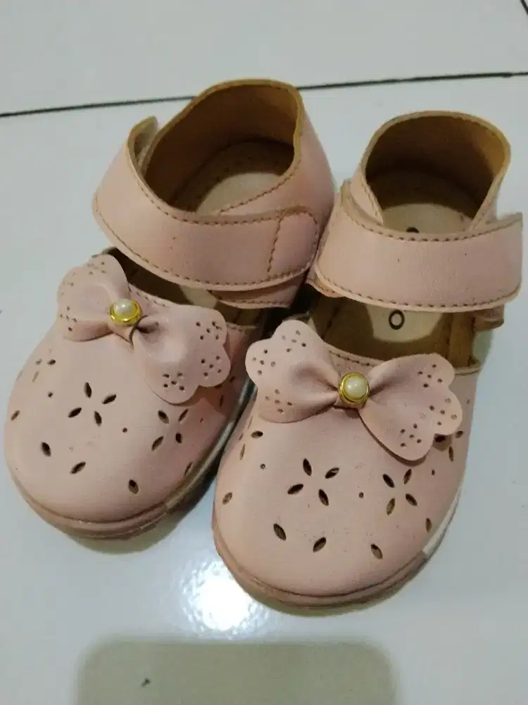 Preloved Sepatu Bayi perempuan  GABINO