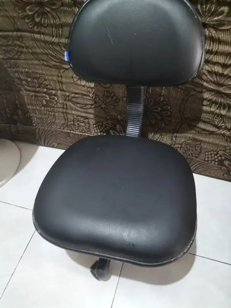 Kursi kantor putar pegas masih ok