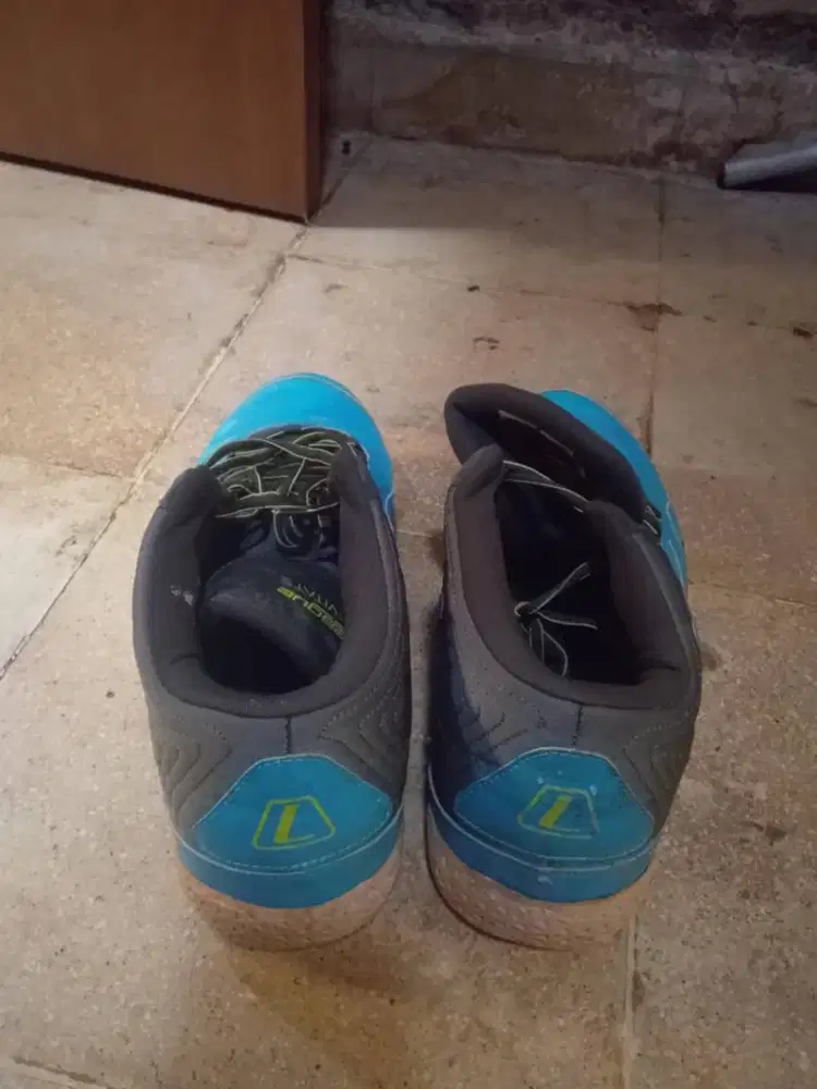 Sepatu Basket League Levitate