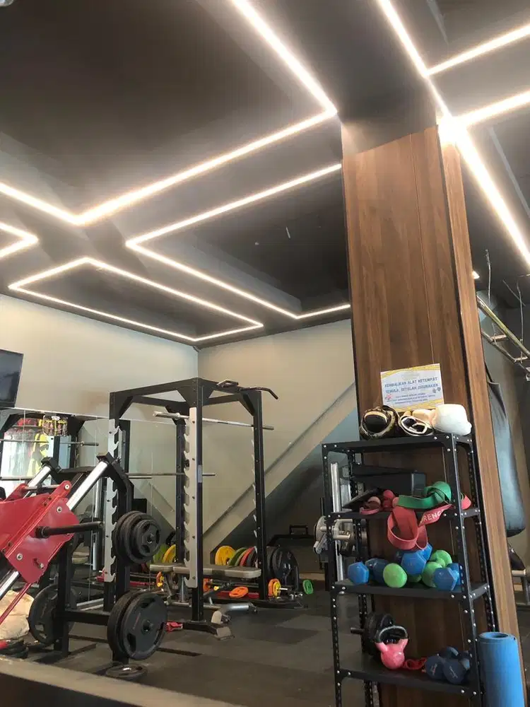 Di cari sales gym dan customer service