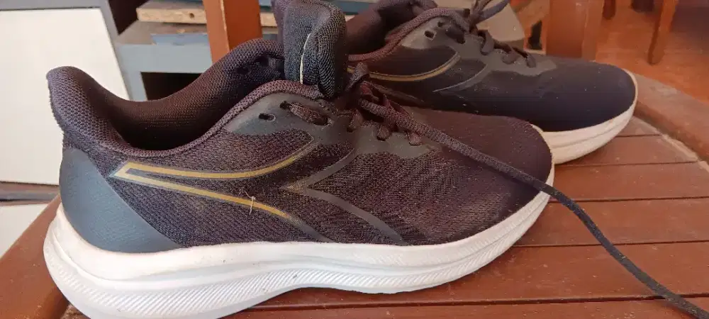 Preloved Sepatu Diadora
