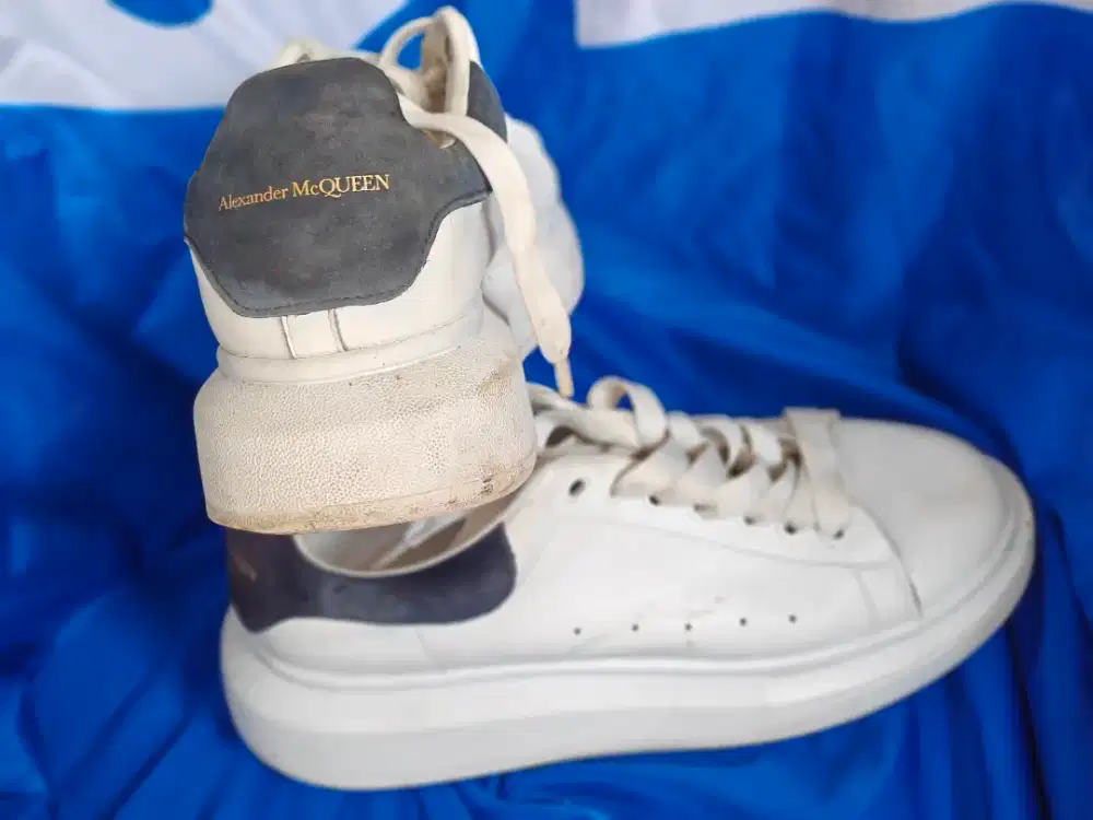 SEPATU DIJUAL ALEXANDER MCQUEEN
