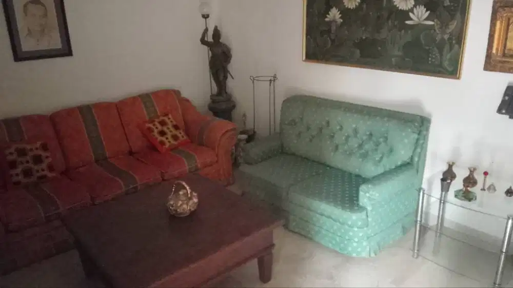 2 Sofa dan Meja Kayu Preloved