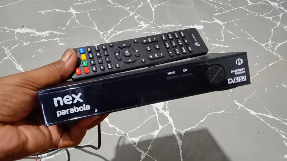 Receiver nex masih mulus seperti baru lengkap remot