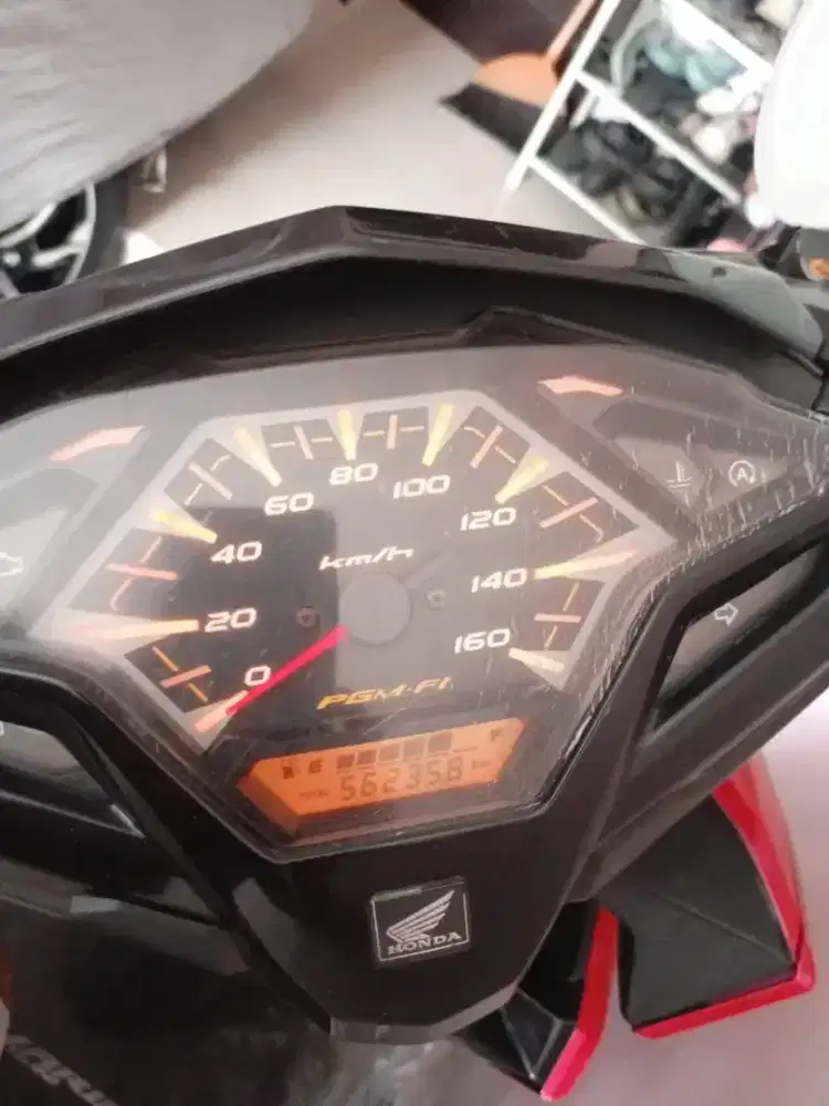 Honda Vario 2017 125 cc Merah, plat Depok, pajak gak usah pinjem KTP