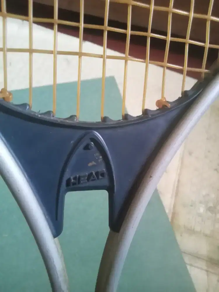 Raket tenis warisan