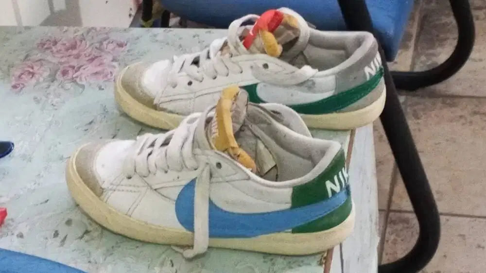 NIKE SIZE 43/44