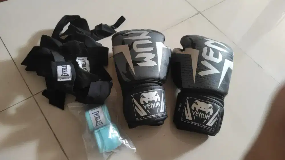 Sarung tangan, handwrap muathai Dan pedang anime ( katana)