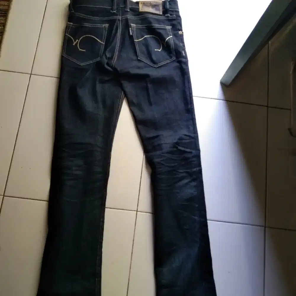 Celana jeans slim fit ukuran 28