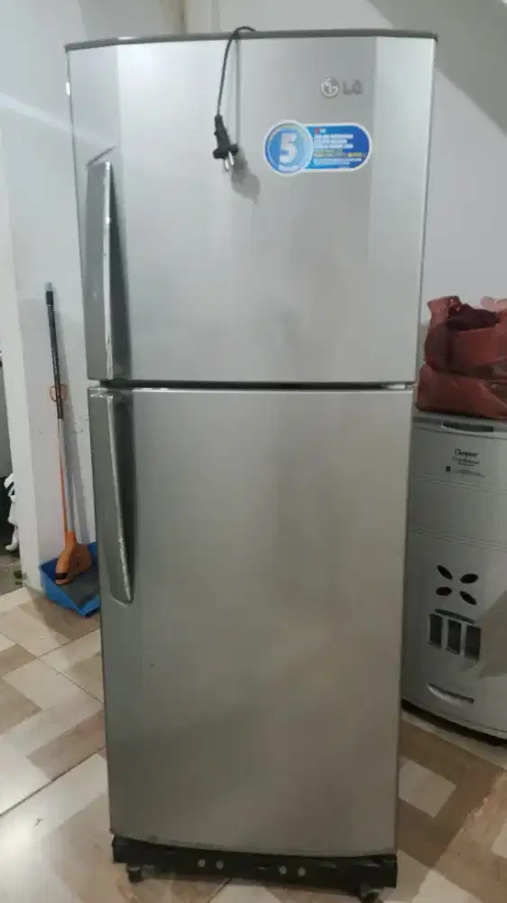 Di jual kulkas 2 pintu