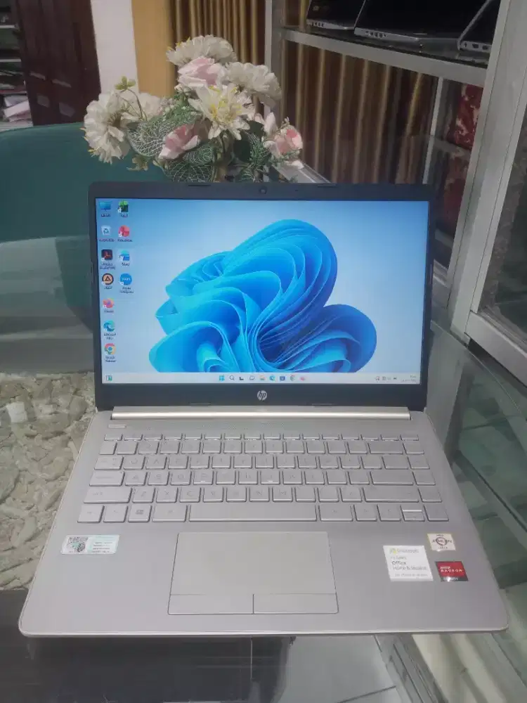 Laptop HP 14s Amd Athlon Gold 3150U Ram 8 Ssd 512