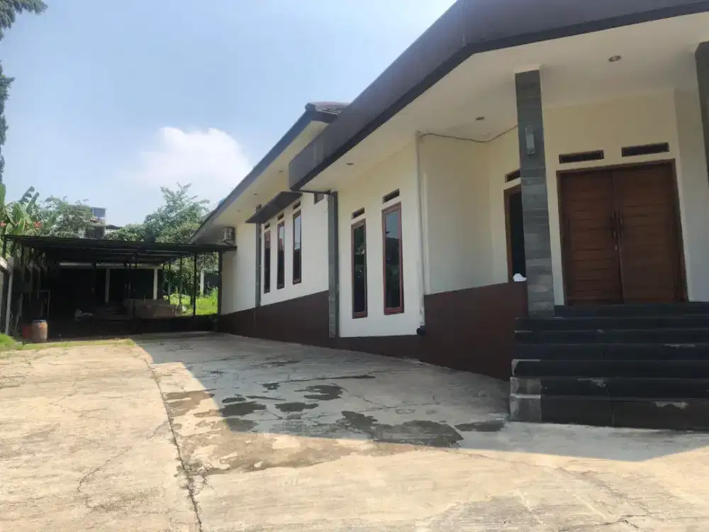 Dijual Rumah (Baru Renovasi) Lahan Luas
