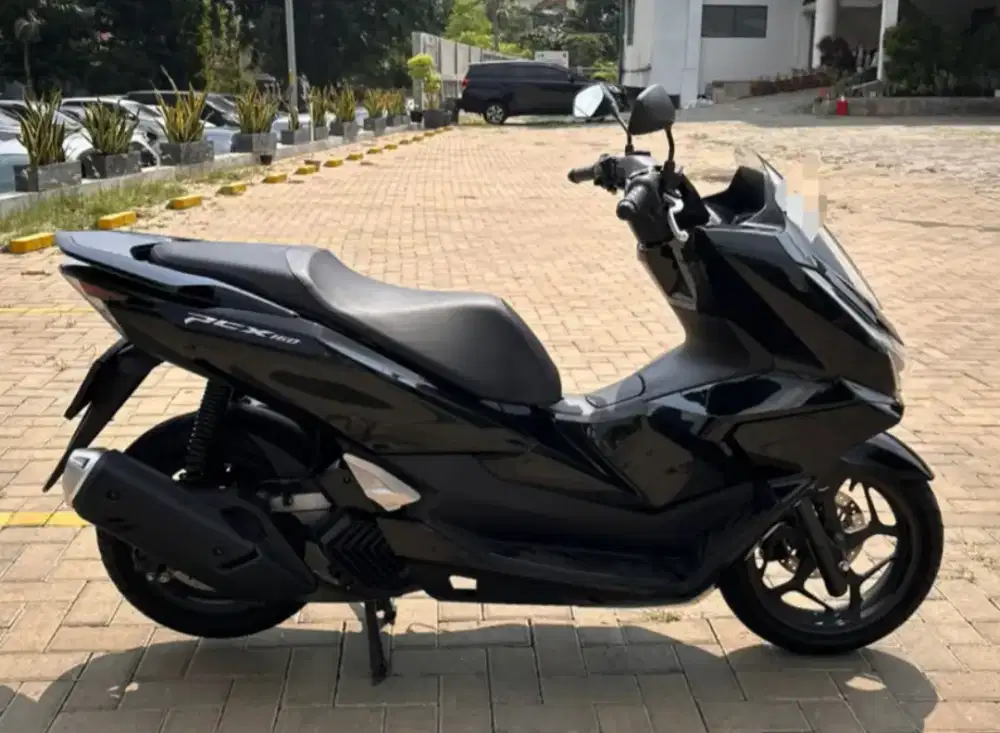 Honda PCX CBS 2025 Phenomenal Black like new