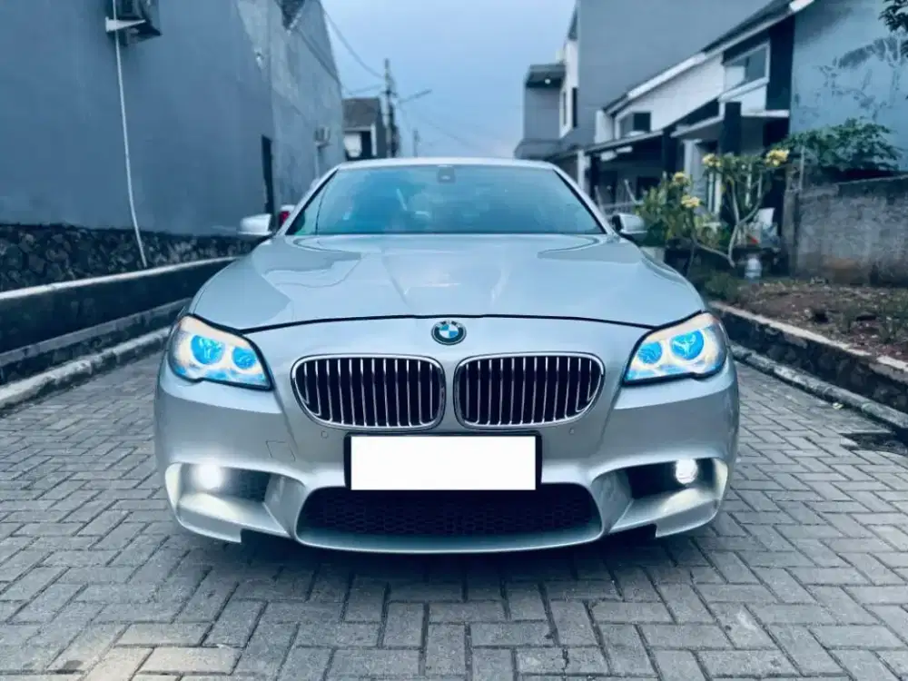 BMW 523i F10 Sunroof CBU 2010