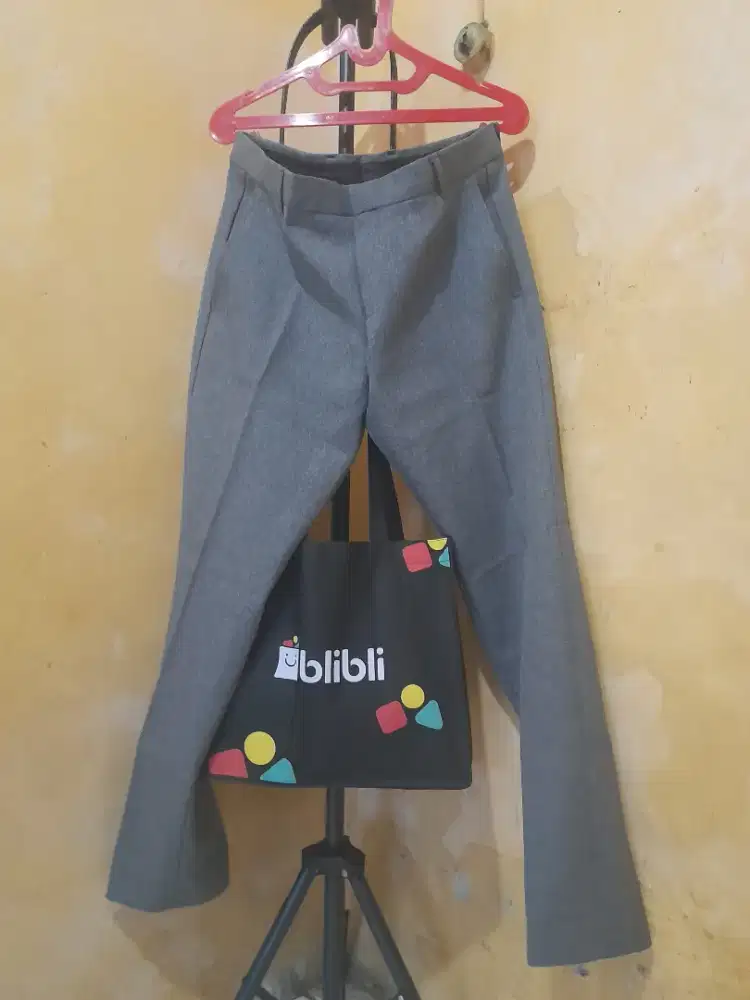 PRE LOVE Celana Bahan (Warna abu2 rokok) UK 34