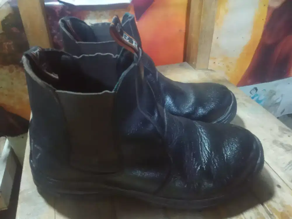 Sepatu safety masih bagus