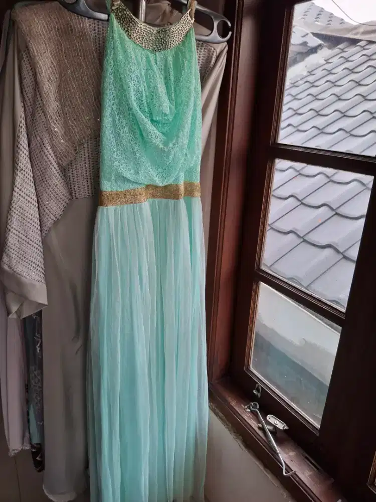 Dress cantik dengan tile halus