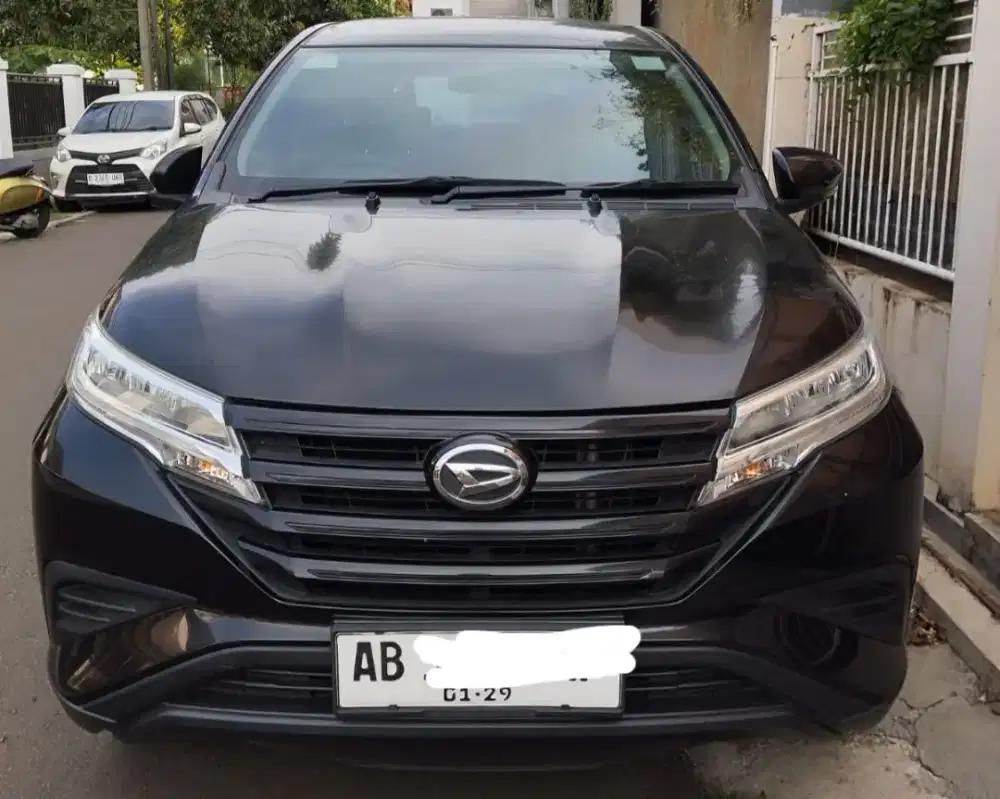 KM 11.800 Daihatsu Terios 1.5 X AT Hitam 2018 Plat AB Genap