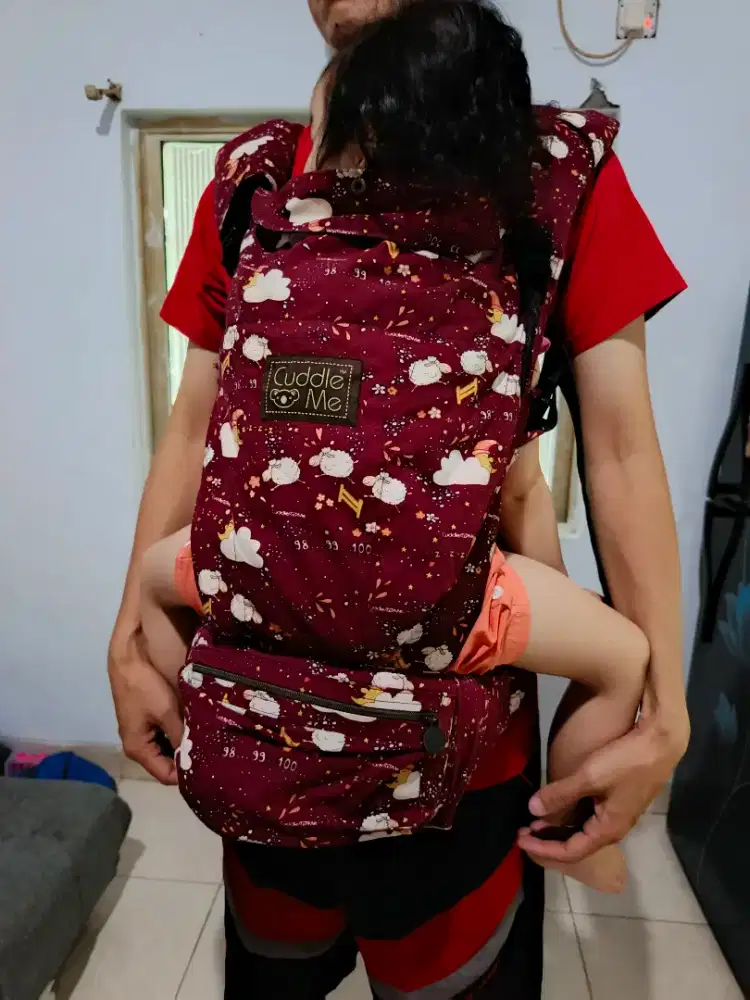 Cuddle Me Gendongan Bayi Ergonomis Motif Maroon - Bekas Kondisi Bagus