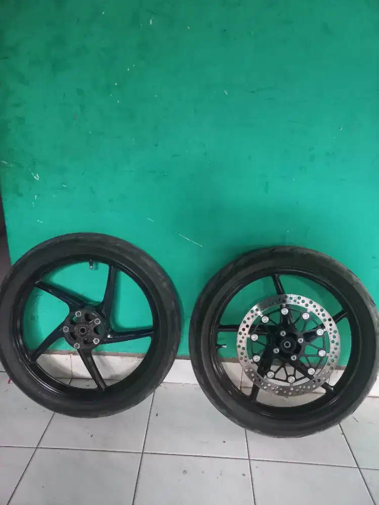 Dijual velg dan ban