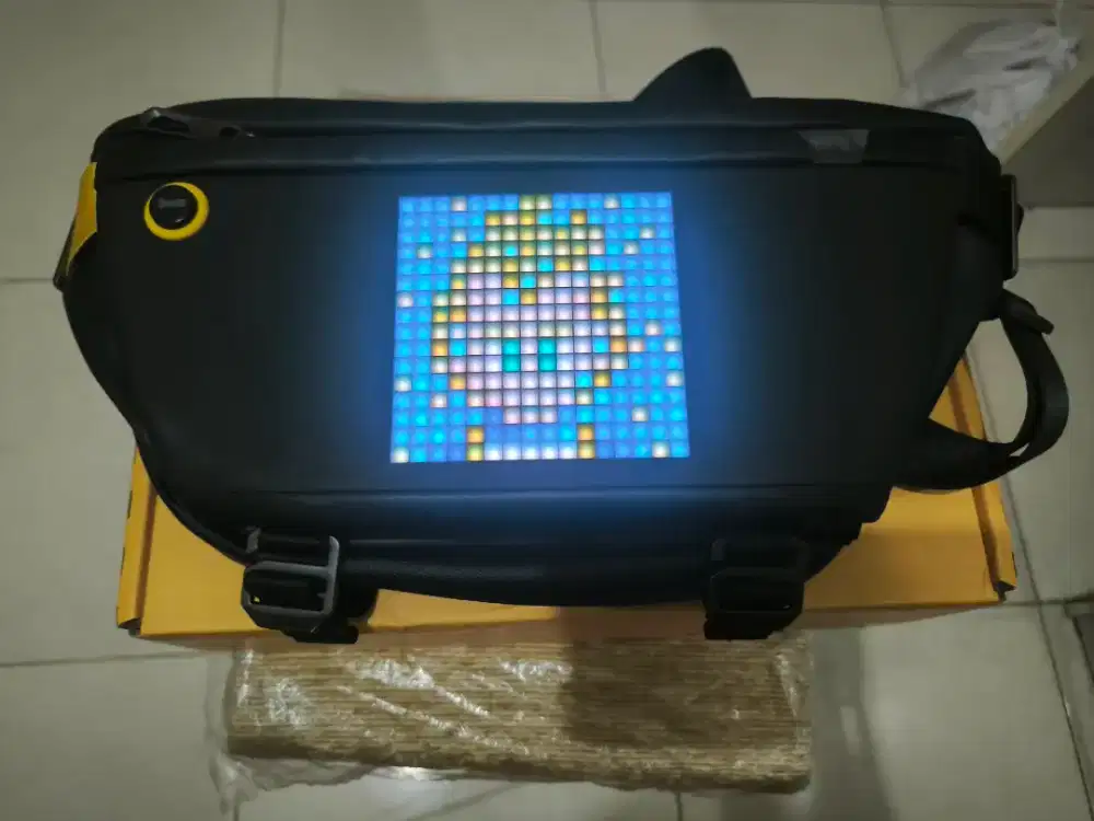 Divoom Pixoo Slingbag Pixel Art LED Gen 4