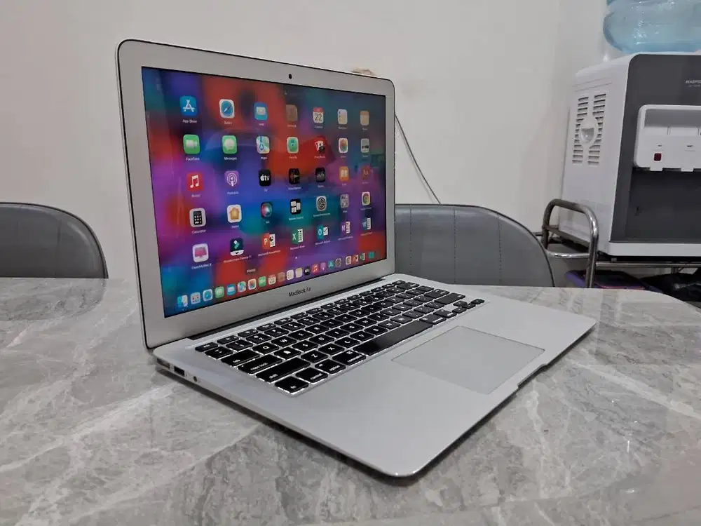 MacBook Air 13 Core i5 Ram 8GB (not-4GB) Mulus TANPA DENT Apple 2015