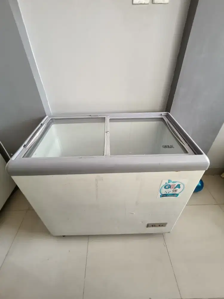 Freezer masih bagus dan beku