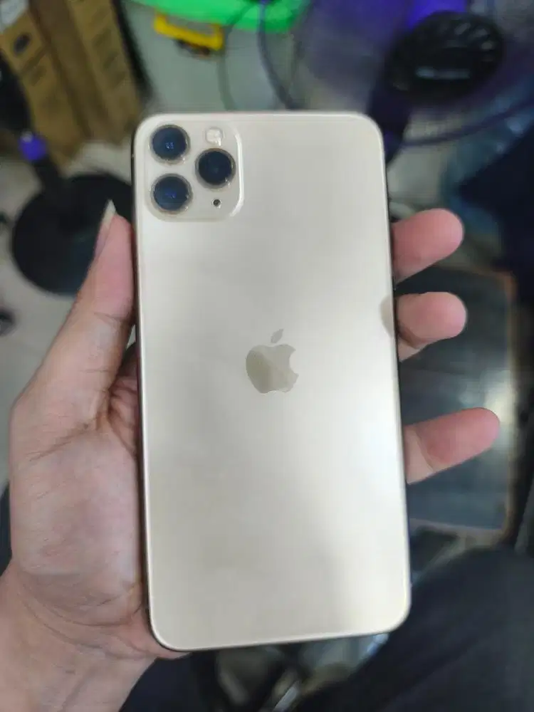 iPhone 11 Pro Max 64gb gold all operator
