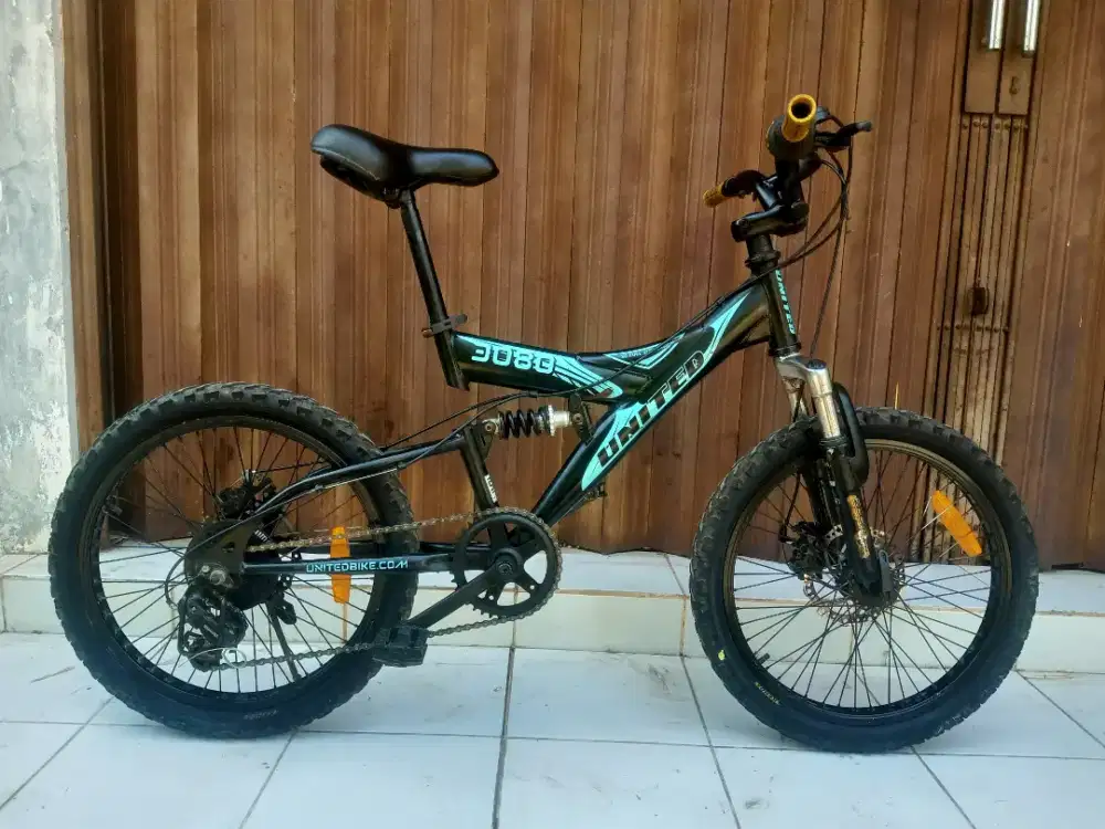 MTB United 3080 Full suspensi disc brake ukuran 20