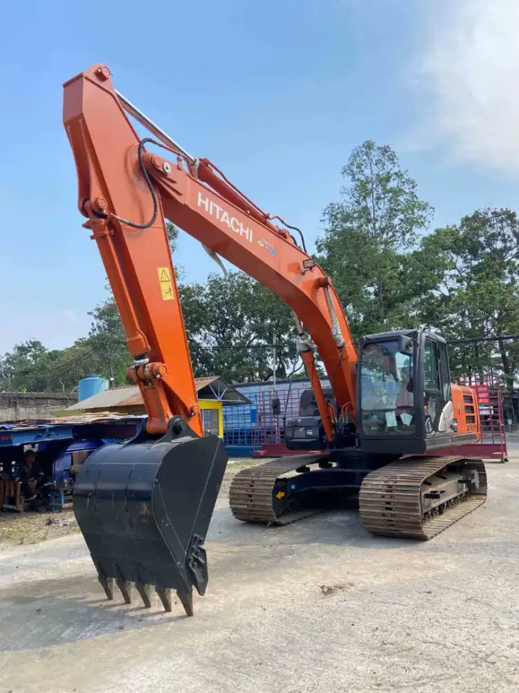 Hitachi Zaxis200-5G Tahun 2024
