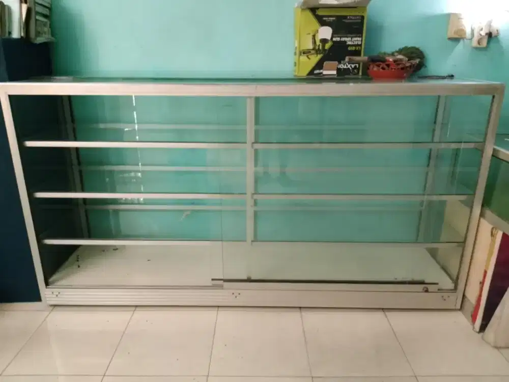 Etalase sangat bagus jual cepat