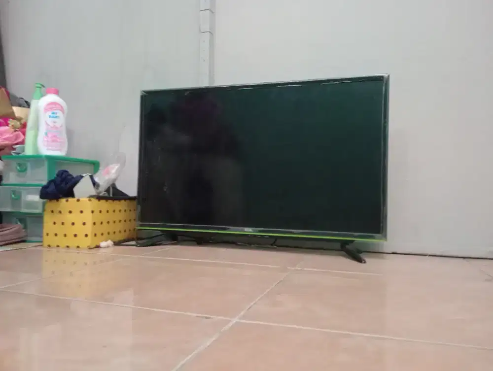 Dijual tv lcd merk TCL 32