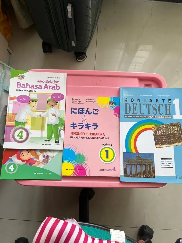Kontakte Deutsch 1, Bahasa Arab kelas 4, Bahasa Jepang