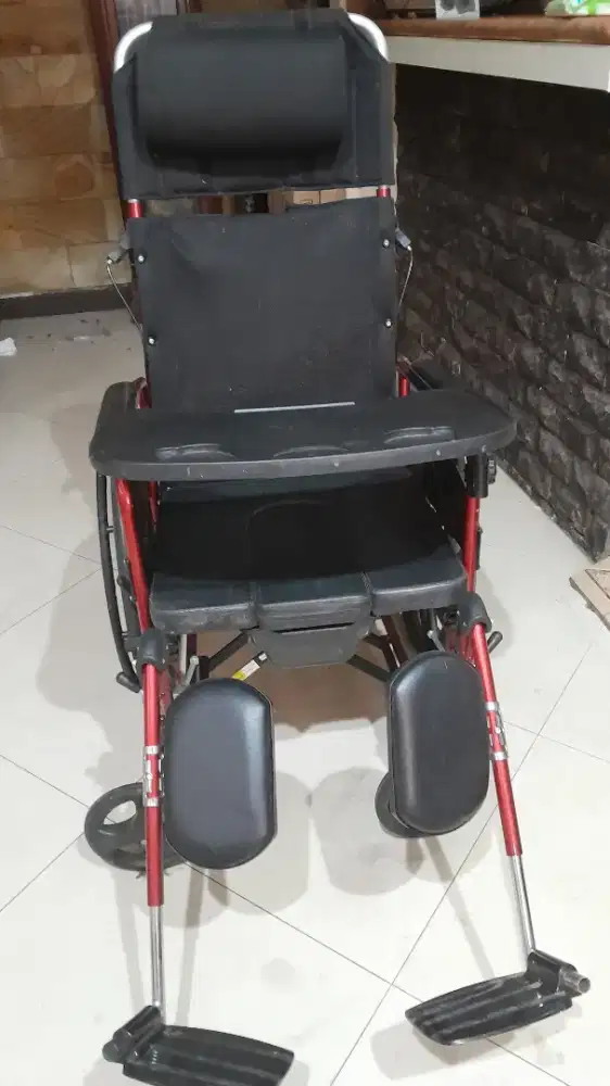 Kursi roda bekas merk AVICO  .