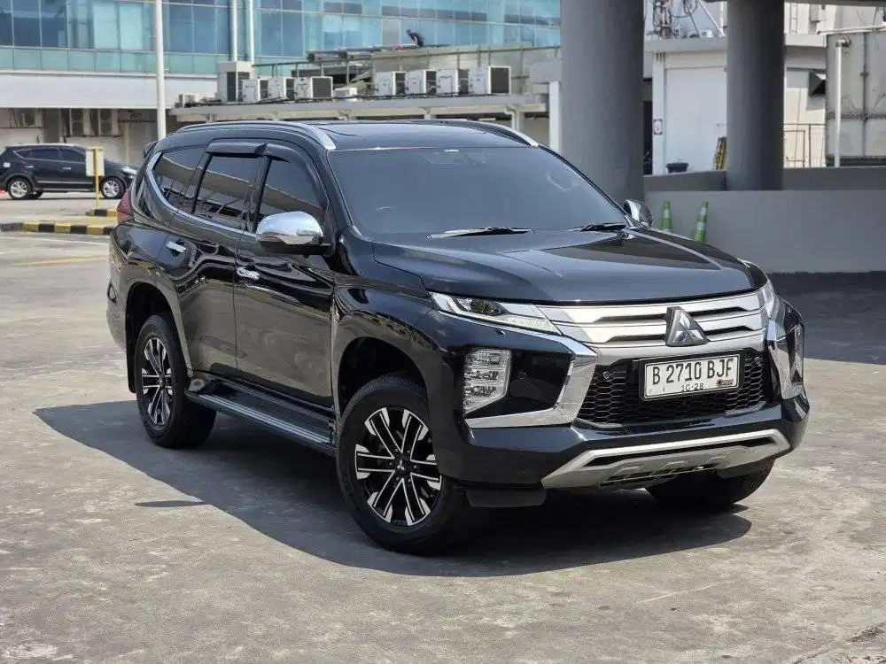 Mitsubishi Pajero Dakar 2023 km20rb hitam diesel