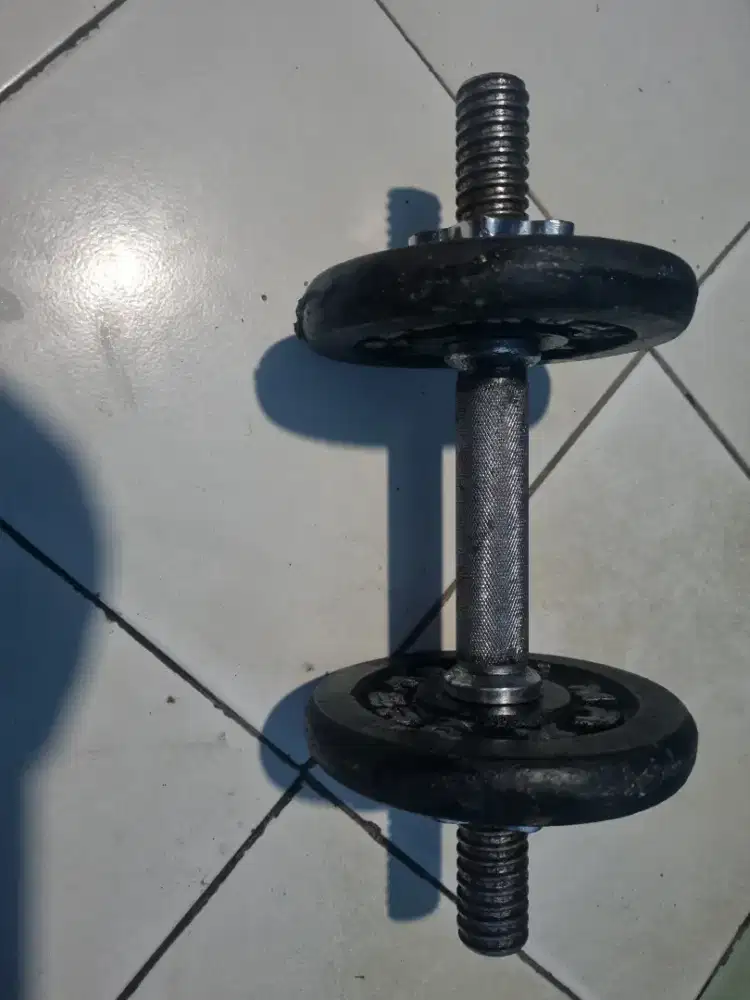 Misi mau jual dumble/barbel full besi 6kg awet sampe tua bahan bagus