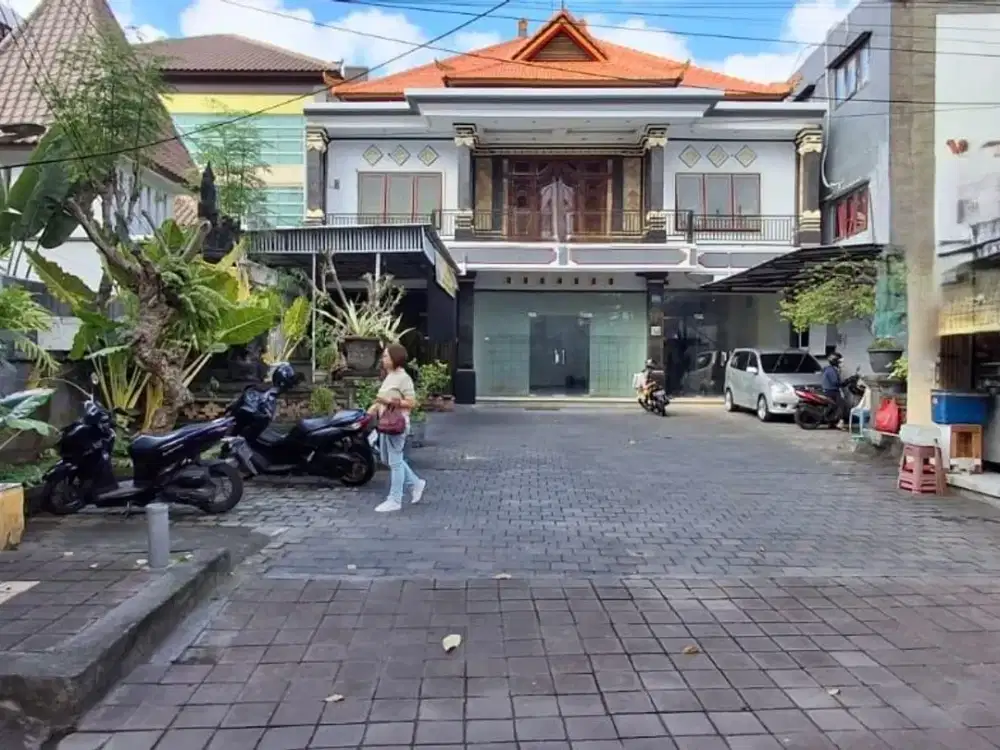 Disewakan gedung 2 lantai Lokasi Strategis di Renon