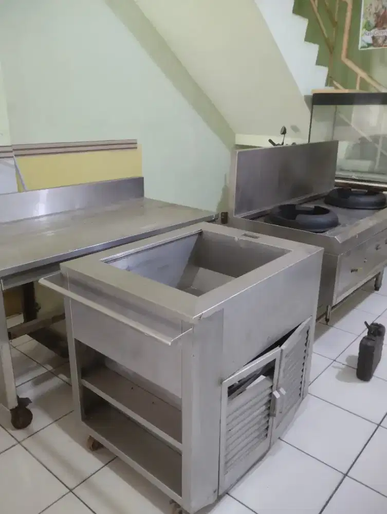 Kompor kwali range..penggorengan dan meja prepare stenlis