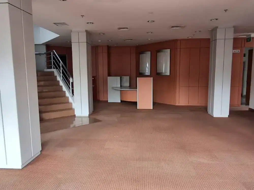 Disewakan kantor gedung ex bank di pusat niaga Denpasar Barat Bali