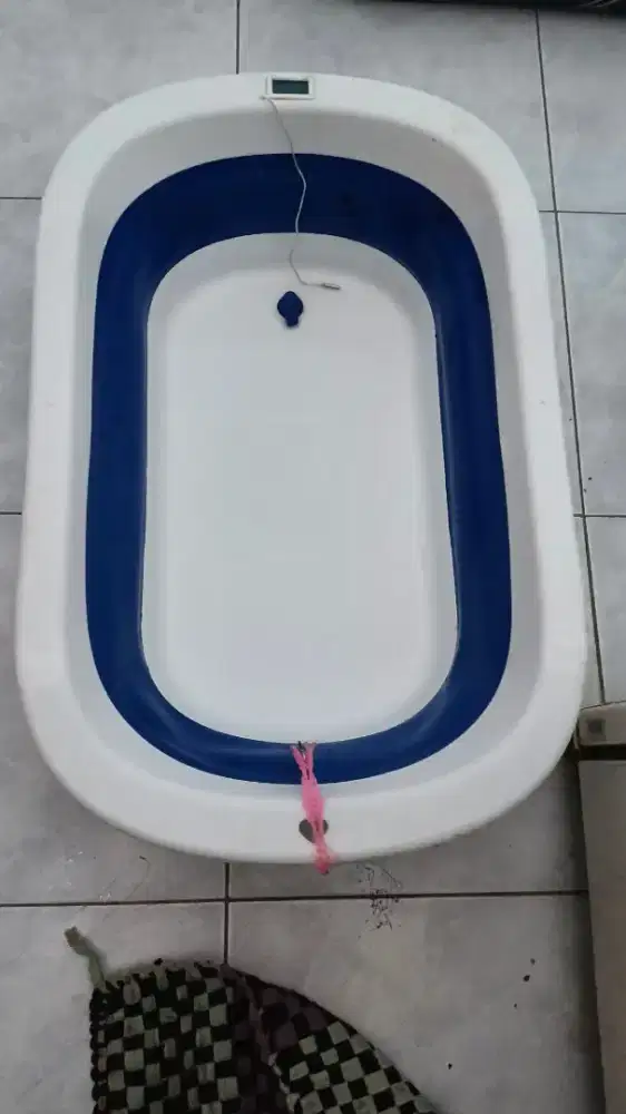 Bak mandi bayi putih biru