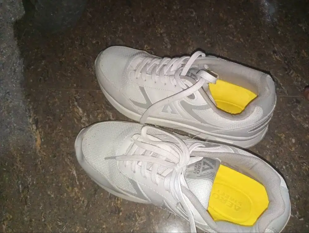 dijual sepatu aerostret ORI second murah