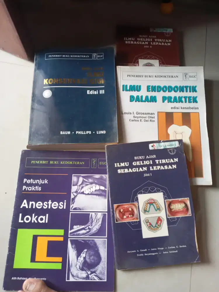 Buku kedokteran gigi