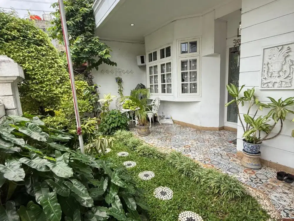 Rumah 2 Lantai Cantik dan Mewah di Beji Depok!