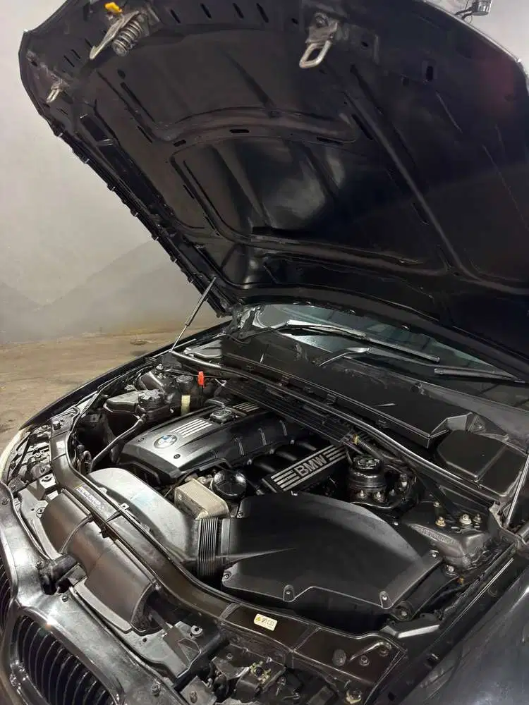 BMW 325i 2010 Bensin