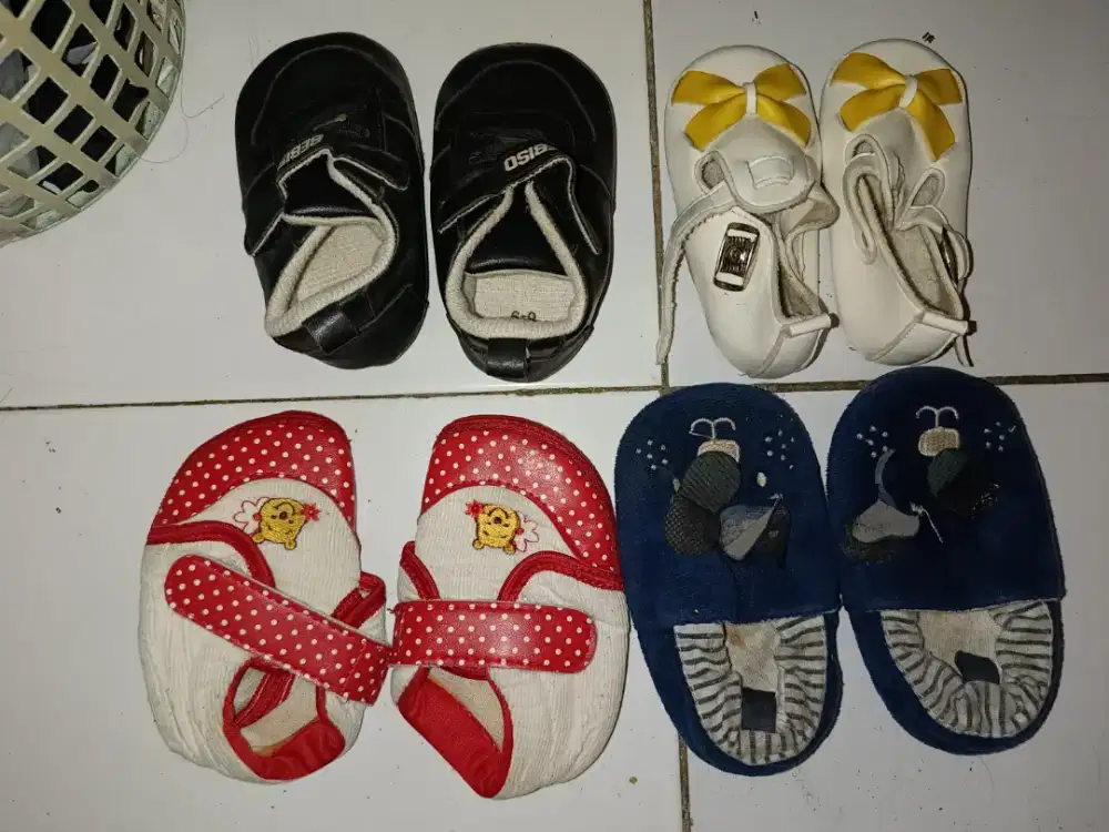 Dijual Borongan 12 pasang sepatu dan sendal bayi masih layak pakai